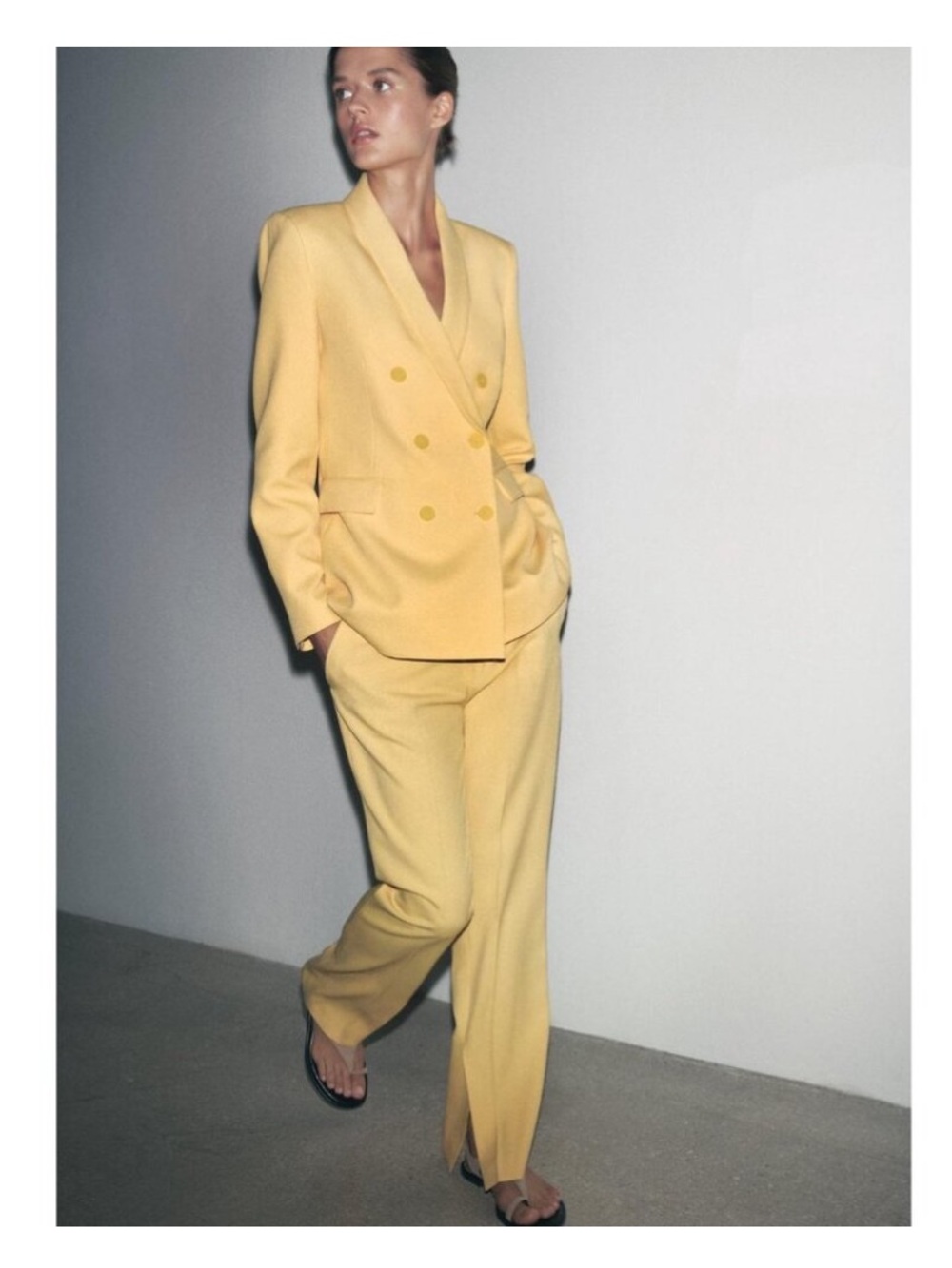 ZARA Suit 2 pieces - size M Brand New. Blazer and pants.